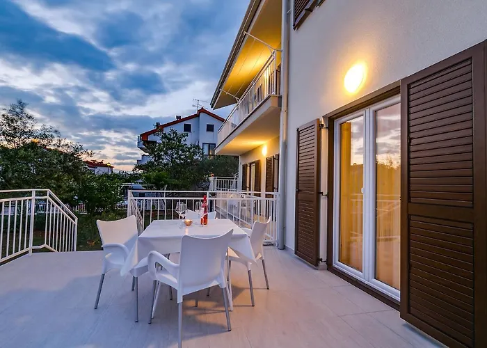 Apartment Helena Near The Beach